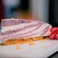 Tarta cebra de yogur y moras