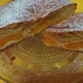 Bizcocho de almendra y melocotón en almíbar