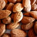 ¿CÓMO PELAMOS LAS ALMENDRAS?