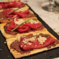 CARPACCIO CON TAPENADE DE NUECES EN HOJALDRE
