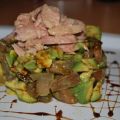 TIMBAL DE AGUACATE Y TOMATE CORONADO CON[...]