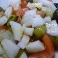 Ensalada de tomate y encurtidos