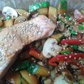 Salteado de verduras con salmón en salsa de[...]