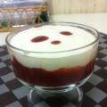 Crema de yogurt y coulis de fresa exprés