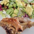 Paletilla de cabrito al horno con ensalada