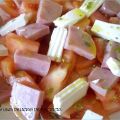 Ensalada de tomate con queso y pavo