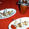 Mini brocheta de champis con sepia y salsa[...]