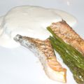 SALMÓN AL PAPILLOTE CON TRIGUEROS Y SALSA DE[...]