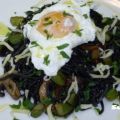 TALLARINES NEGROS CON CHAMPIÑÓN, ESPÁRRAGOS Y[...]