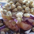 ENSALADA DE HABITAS BABY Y CEBOLLAS MORADAS.