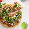 Pizza a la mexicana con ensalada