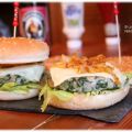 Hamburguesas de pollo y espinacas caseras.