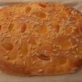 COCA DE PIÑONES Y FRUTA