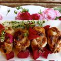 Codornices con pétalos de rosas.