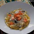 Macarrones cremosos con setas shiitake y salmón
