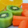 Zumo de naranja. kiwi y zanahoria