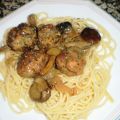 Espaguetis con Albondigas en salsa de setas