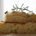 FOCACCIA DE CEBOLLA Y ROMERO CON ACEITUNAS[...]