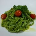 Pasta fresca de espinaca con cherrys