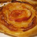 Espirales de hojaldre rellenas de jamón y queso