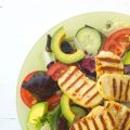 ensalada de aguacate y Halloumi al grill