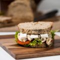 Sándwich de pollo y mayonesa de alcaparras