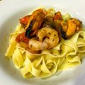 Tagliatelle con mejillones y gambas