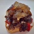 Canapé de morcilla con cebolla caramelizada y[...]