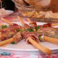 Palitos de jamón con tapenade y rúcula