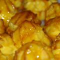 Profiteroles de crema pastelera y caramelo[...]