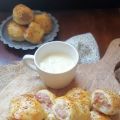 Rollitos de salchichas con salsa curry