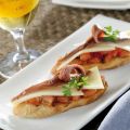 Anchoas con Queso Curado y Tomates Marinados