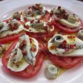 BOQUERONES EN VINAGRE CON TOMATE Y QUESO[...]