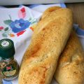 PAN CON SAL DE AJO, PEREJIL Y ALBAHACA