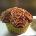 Cupcakes rellenos de chocolate y buttercream de[...]