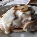 HUEVOS POCHE CON BECHAMEL