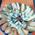 Ensalada de brotes tiernos, manzana, nueces y[...]