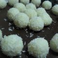Tarta de chocolate con bolitas de coco