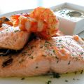 Salmón al horno y salsa roquefort