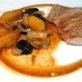 Secreto ibérico con guarnición de manzana