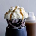 Cupcakes rellenos caramelo y crema de mascarpone