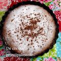 Tarta de Santiago con trocitos de chocolate,[...]