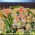 Revuelto de espárragos, gambas y ajos tiernos[...]