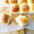 Bollitos con miel de azahar
