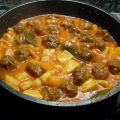 Cazuela de albóndigas de carne y pies de cerdo[...]