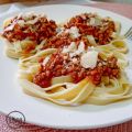 NIDOS DE TAGLIATELLE AL RAGÚ CON BERENJENA/[...]