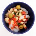 Ensalada de alubias, bacalao y aceitunas