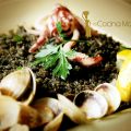Cous-cous negro con calamares y coquinas