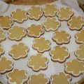 Galletas y tarta de graduación
