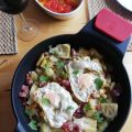 Cazuela de patatas, alcahofas, panceta y huevos